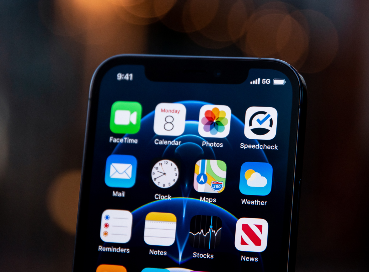 福州苹果手机维修分享为什么 iPhone 12 在冬季会自动关机 